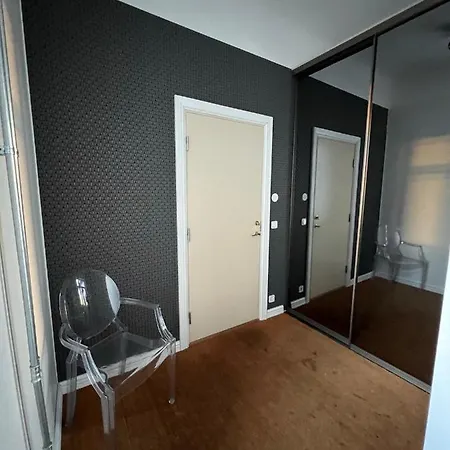 Hubane Ja Ruumikas Saunaga Korter Kesklinnas 아파트 페르누