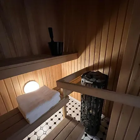 아파트 Hubane Ja Ruumikas Saunaga Korter Kesklinnas *