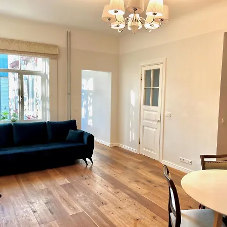 Apartment Hubane Ja Ruumikas Saunaga Korter Kesklinnas