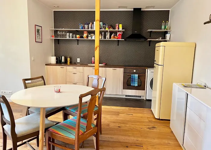 Hubane Ja Ruumikas Saunaga Korter Kesklinnas Παρνού